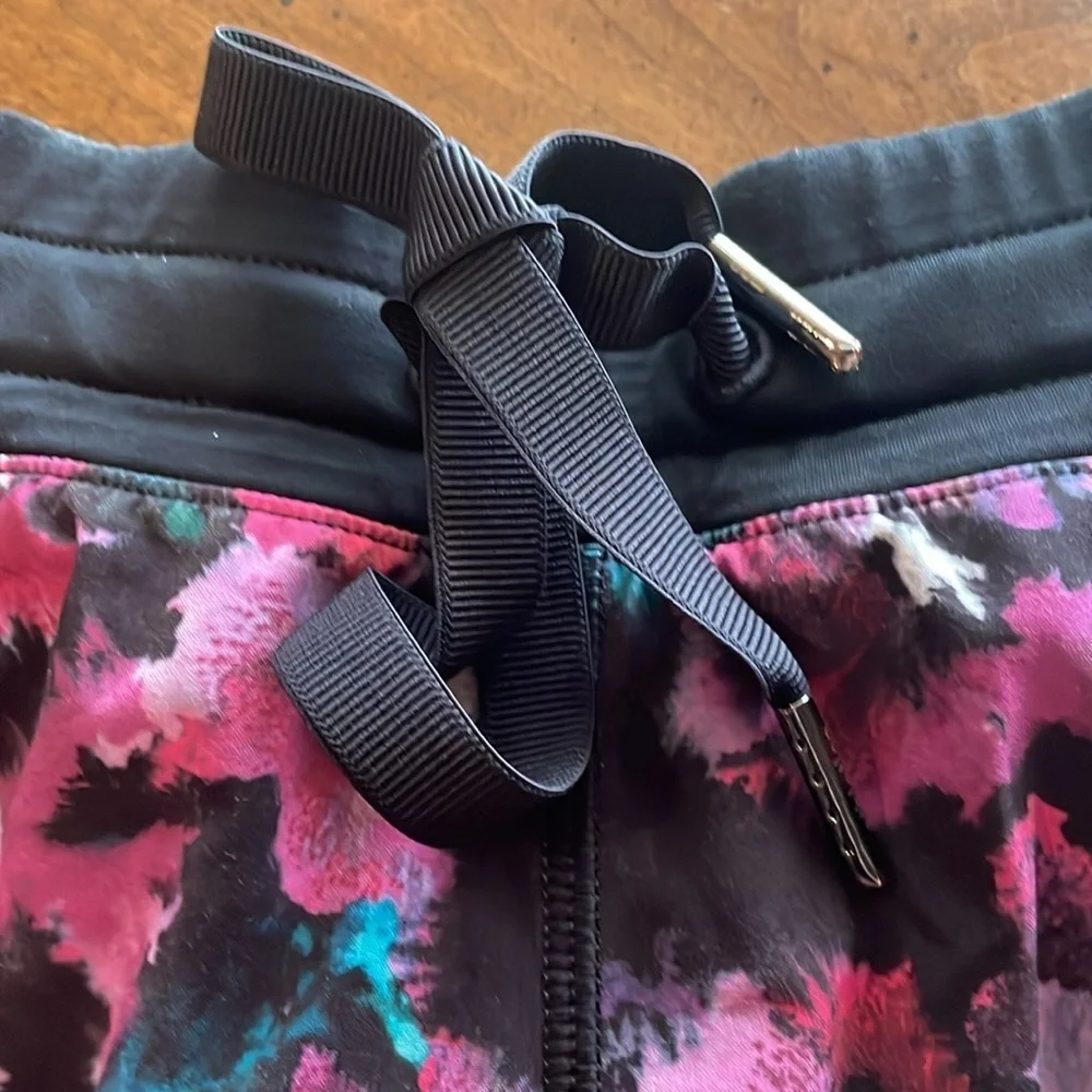 LULULEMON Speed Up Short - size womens 4